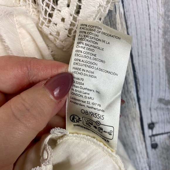 By Anthropologie V-Neck Lace Swing Top in Cream Ivory Size Medium. - Picture 10 of 16